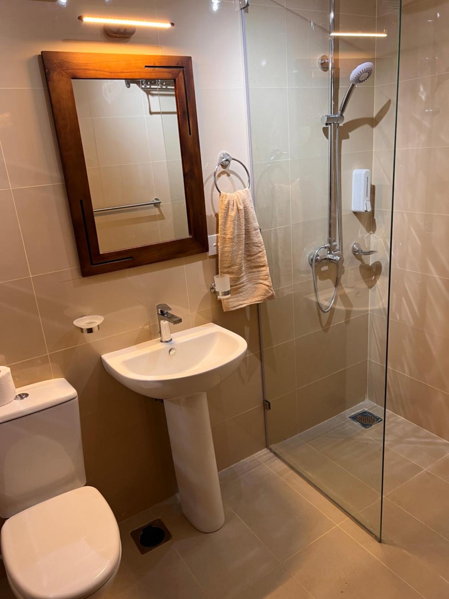 At One - Glamping Hotel Rekawa Kültér fotó